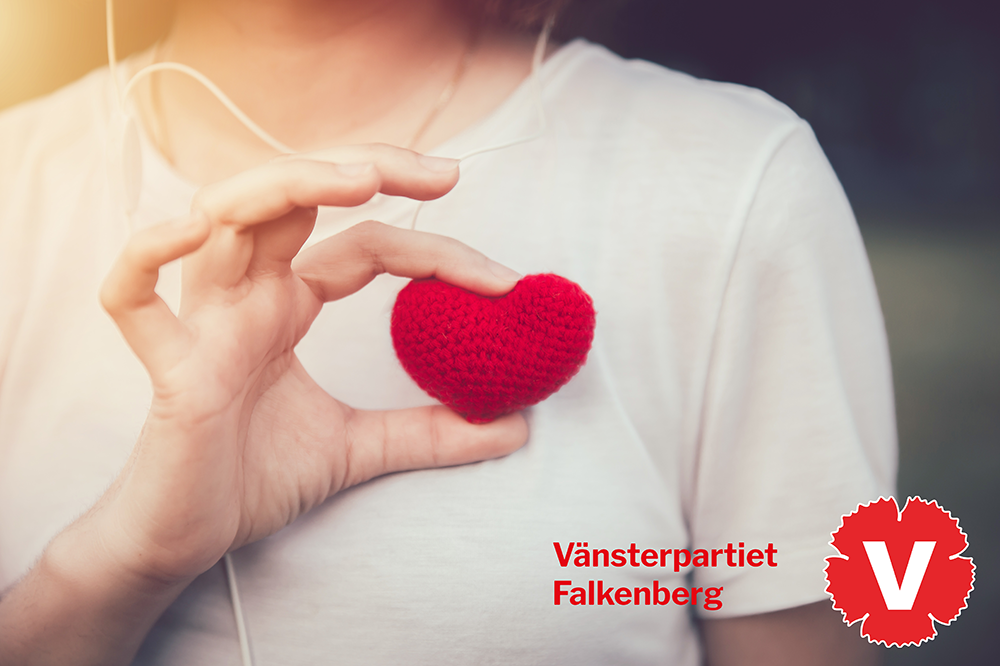 Vänsterpartiet Falkenberg. ett stickat hjärta.